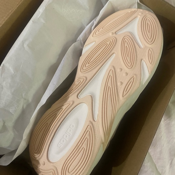 Adidas - Picture 2 of 4